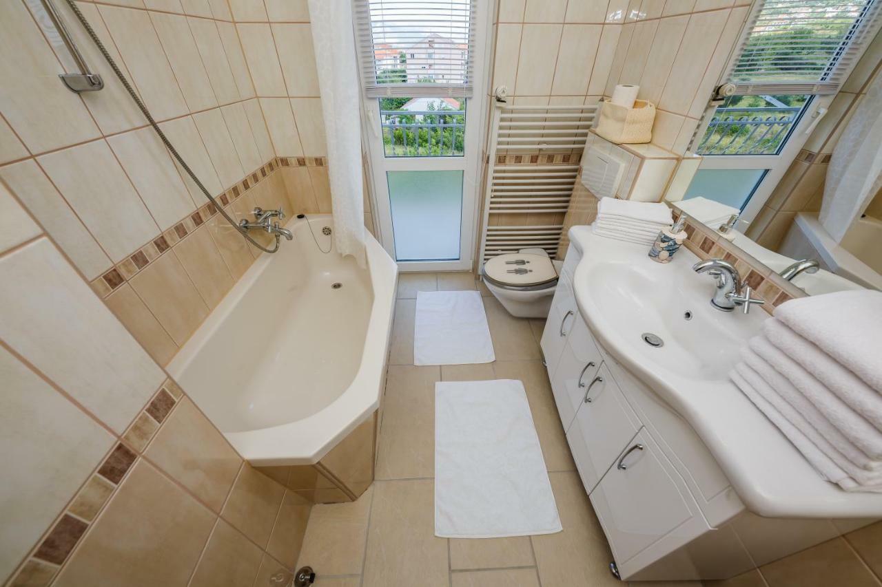 Apartman Lucija Каштела Экстерьер фото